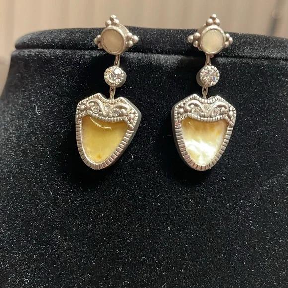 Vintage Silver, Mother of Pearl Necklace & Earrings Sold as Set! - Picture 5 of 5